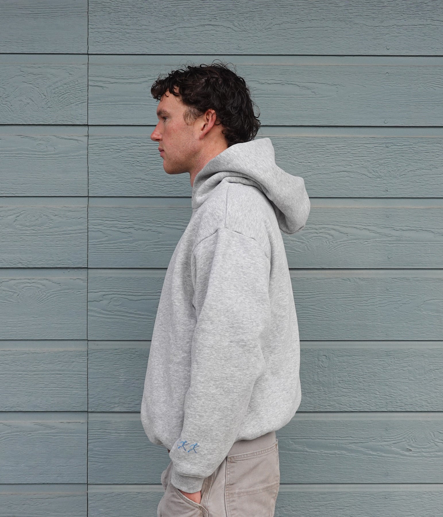 SUDADERA CON CAPUCHA 01